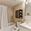 Отель QuickStay - Breathtaking 3-Bedroom in the Heart of Downtown, фото 9