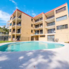 Отель Golden Shores U7, 21 Landsborough Parade, фото 12
