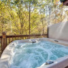 Отель Rivers Edge, 3 Bedrooms, Sleeps 8, On Stocked Stream, Hot Tub, Grill, фото 14