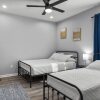Отель Retreat to a Brand-new Downtown Home 4br/3ba!, фото 4