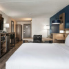 Отель Comfort Suites Kingston Central, фото 2