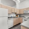 Отель 2BR/2BA In The Block Apartment by CozySuites, фото 7