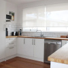 Отель Newly Renovated Villa - Waters Edge, фото 4