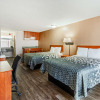 Отель Econo Lodge And Suites Bricktown, фото 6