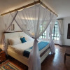 Отель Peaceful, Spacious, Open-plan 2br apartment set in mature garden, фото 7