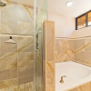 Отель Hilton Pool Pass Luxurious Penthouse Oasis, фото 9