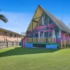 Отель Chalet by the Sea, 10 Pelican Street, Peregian Beach, фото 1