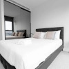 Отель Luxury 2bed2bath apt in the Heart of Mel@collins, фото 12