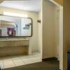 Отель Rodeway Inn & Suites, фото 5