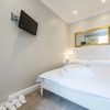 Отель Stylish Apartment 12 Minutes Tube to Oxford Street With Free Wifi and air con, фото 8