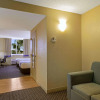 Отель La Quinta Inn & Suites by Wyndham Sunrise, фото 3