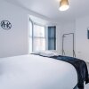 Отель A-K Apartments - Cosy & Modern home, Superb Location, Street Parking Sleeps 6, фото 6