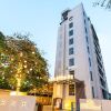 Отель Treebo Premium Heritage Grand, Thane, фото 1