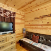 Отель Broken Bow Rental Cabin w/ Hot Tub & Bar, фото 6