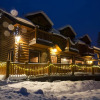 Отель Castle Mountain Chalets, фото 1