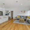 Отель Leafy Lamrock Cosy 3 bedroom home Near CBD, фото 22