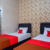 Отель RedDoorz Syariah near Stasiun Gumilir Cilacap, фото 4