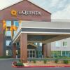 Отель La Quinta Inn & Suites by Wyndham Marysville, фото 49
