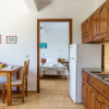 Отель Spiros Walk to Beach Sea Views A C Wifi Car Not Required - 3427, фото 4