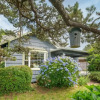 Отель Beach Pines Bungalow by Avantstay Classic Cottage Steps to the Beach w/ Private Yard, фото 7