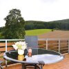 Отель Spacious Apartment in Weser Uplands With Garden в Бад-Пирмонте