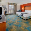 Отель La Quinta Inn & Suites by Wyndham Irvine Spectrum, фото 9