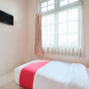 Отель OYO 2061 Rizki Dhira Guest House Syariah, фото 17