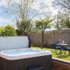 Отель Cotswold Barn Conversion With Private Hot Tub, фото 8