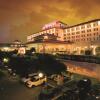 Отель Waterfront Airport Hotel & Casino в Лапу-Лапу