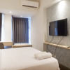 Отель Modern Look Studio at Apartemen Superm, фото 6