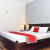 Отель RedDoorz Plus Syariah @ Monginsidi Guest House, фото 1