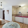 Отель Apartment - 1 Bedroom with WiFi - 108759, фото 17