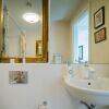 Отель Parisian inspired home near Waterloo, фото 17