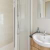 Отель Welcoming Home in Hastings With Balcony, фото 10