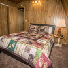Отель Just Right Cabin - 2 Br cabin by RedAwning, фото 6