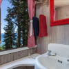 Отель Fraser Lakefront Rental Cabin by RedAwning, фото 8