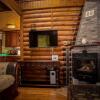 Отель *2 Bdr Log House /Mountains/Queen Bed/Fireplace, фото 2