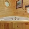 Отель Bearly Makin It 1 Bedroom Arcade Pool Access Hot Tub Sleeps 6, фото 4