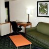 Отель Fairfield Inn & Suites Fairmont, фото 6
