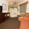Отель HomeTown Inn & Suites, фото 15