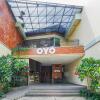 Отель OYO 316 Umada Beds & Lounge Syariah в Сурабае