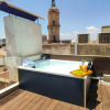 Отель Skyline Rooftop Jacuzzi, фото 9