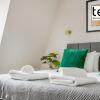 Отель Bright, Stylish Two Bedroom Apt in Town Centre with Free Parking at Tent Serviced Apartments Chertse, фото 15