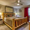 Отель Moose Tracks by HoneyBearCabins 5BR 4BA Sleeps 15, фото 12