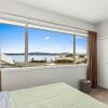 Отель Lakeside Delight - Two Mile Bay Holiday Apartment, фото 14