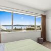 Отель Lakeside Delight - Two Mile Bay Holiday Apartment, фото 2