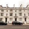Отель Lovely 1 Bedroom With Patio - 10 Mins From Hyde Park в Лондоне