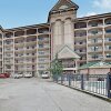 Отель Luxe Creekside End Unit W/ Pool - Walk Downtown! 2 Bedroom Condo, фото 1