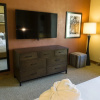Отель Updated Studio w Full Kitchen Spacious Living Room by RedAwning - Save 20% on 7+ Nights!, фото 4