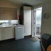 Отель Captivatingly Stunning 2-bed Cabin in Bridlington, фото 6